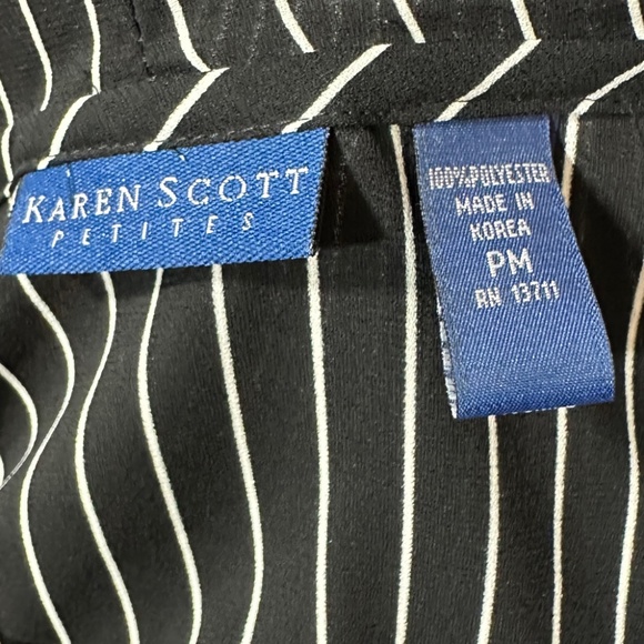 Karen Scott || Woman’s Ruffle button down shirt size PM - Picture 7 of 8